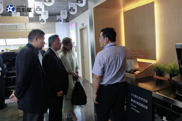 演示沐鸣2集成灶大吸力