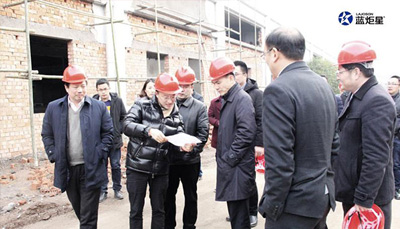 嵊州市委孙哲君书记、金毅副市长、市委办、开发区、经信局主要负责人一行人到访沐鸣2集成灶智造小镇调研指导