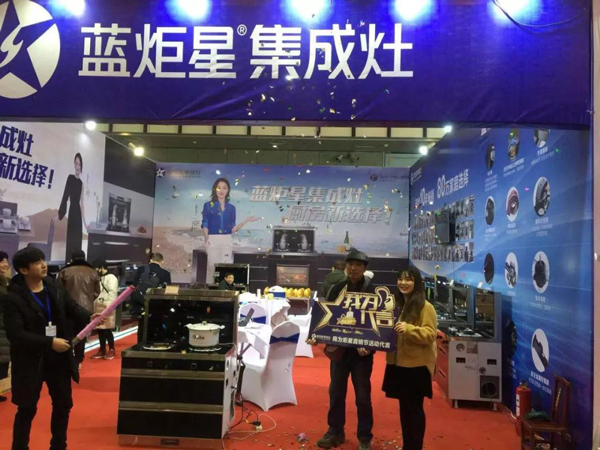 (沐鸣2部分签单合影)