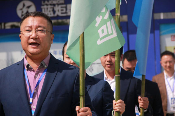 战旗猎猎，闪耀荣光