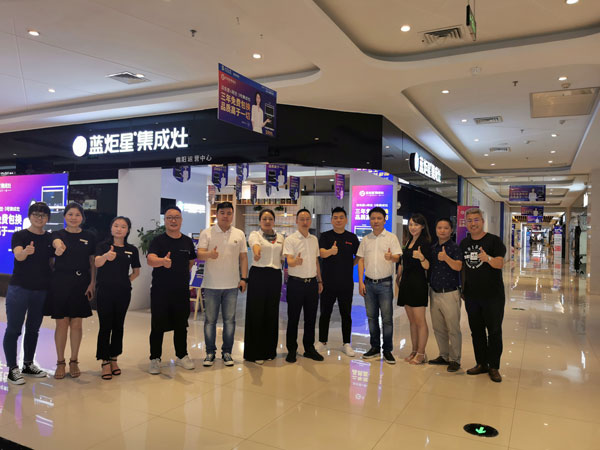 沐鸣2董事长钱松良先生与喜马拉雅总裁赵辉先生亲自到门店考察