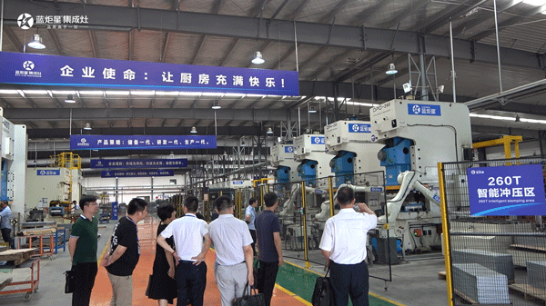 参观沐鸣2智能智造生产线