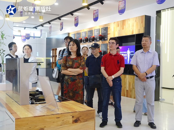 李正卫书记一行参观沐鸣2研发大楼智能体验馆