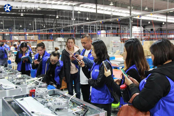 一同参观沐鸣2智能智造小镇