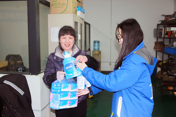 沐鸣2总经办为各个部门在岗女职工送上暖心福利