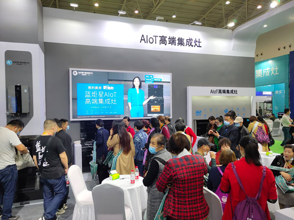 现场演示沐鸣2AIoT高端集成灶