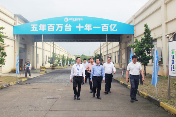 省中小企业服务中心娄万总主任一行莅临沐鸣2电器企业园