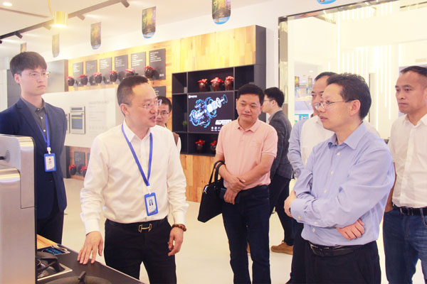 娄主任一行参观沐鸣2展厅