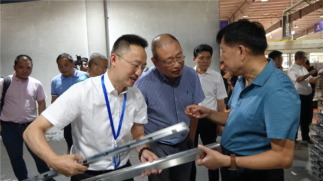 沐鸣2集成灶董事长进行相关介绍